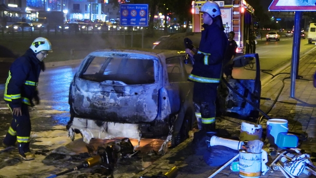 Antalya'da seyir halindeki otomobil yandı