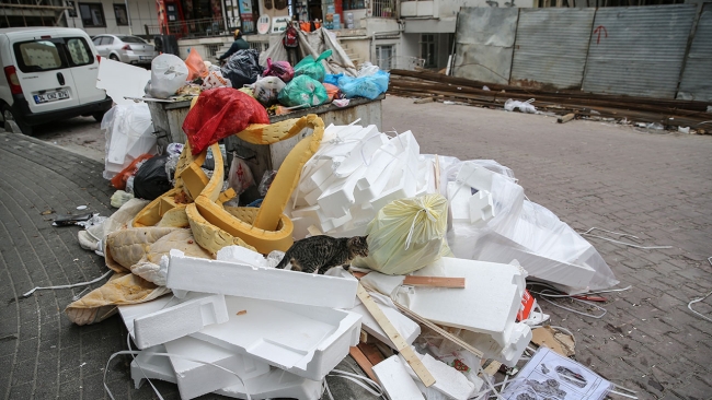 Avcılar'da çöp yığıları oluştu