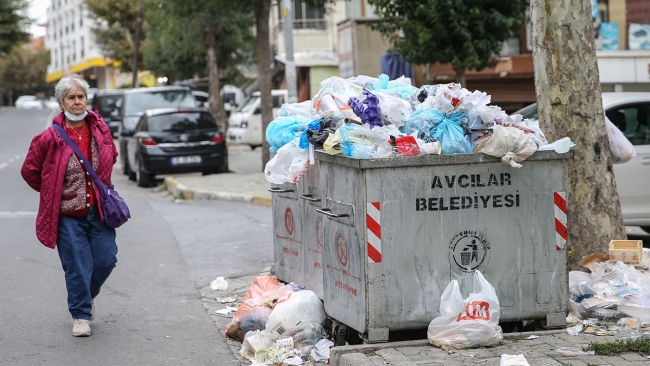 Avcılar'da çöp yığıları oluştu