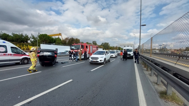 Otomobil takla attı, E-5 Karayolu trafiğe kapandı