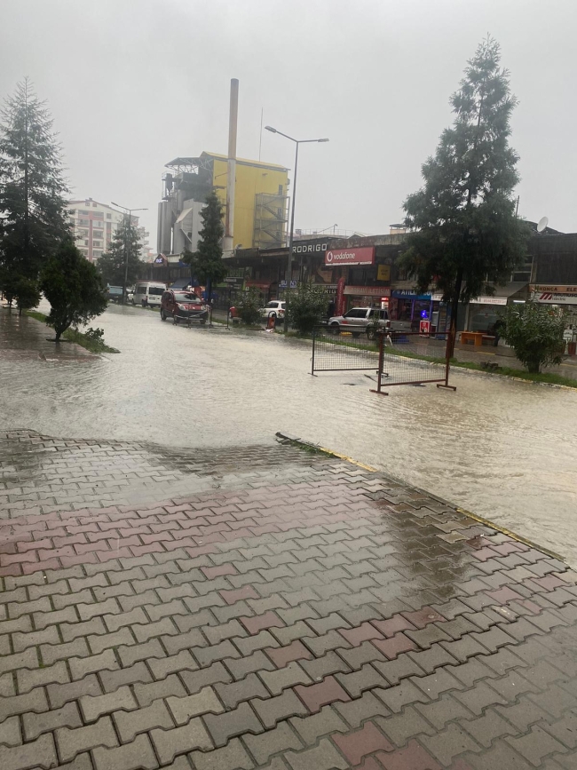 Artvin'de sağanak etkili