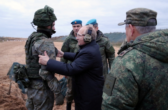 Putin seferberlikle orduya çağrılanları denetledi