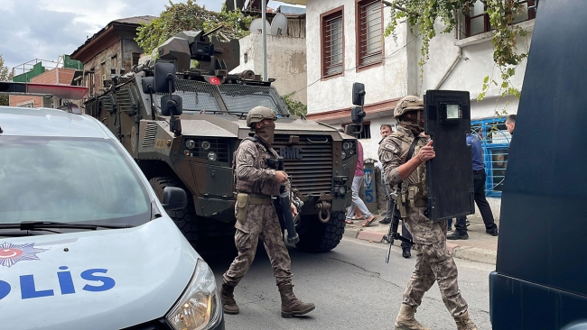 Gasp ihbarı yapılan eve giden polislere silahlı saldırı