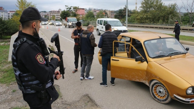 81 ilde eş zamanlı denetim: Aranan 706 kişi yakalandı