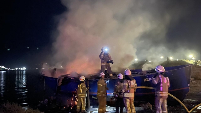 Kartal'da balıkçı teknesinde yangın