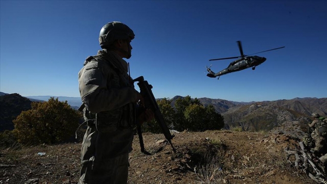 Hakkari'de 3 terörist yakalandı