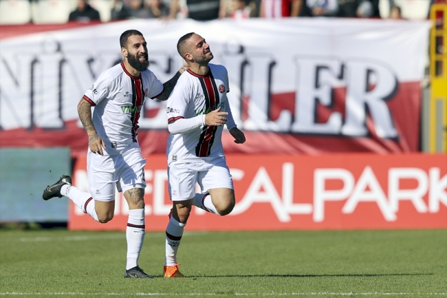 Fatih Karagümrük İstanbul derbisini 3 golle kazandı