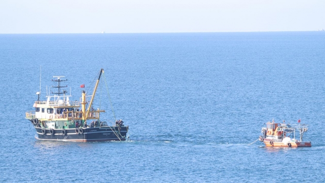 Kocaeli'de alabora olan tekne bulunduğu yerden çıkarıldı