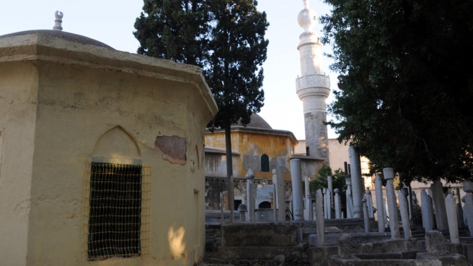 Yunanistan, Rodos'taki Müslümanların manevi merkezini müzik fakültesine dönüştürdü