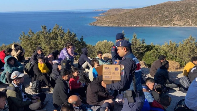 Yasa dışı geçiş hazırlığındaki 107 düzensiz göçmen yakalandı