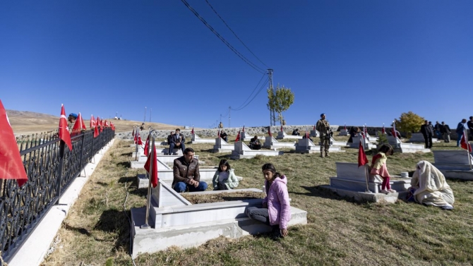 Eli kanlı PKK'nın katlettiği 33 Yavi şehidi anıldı