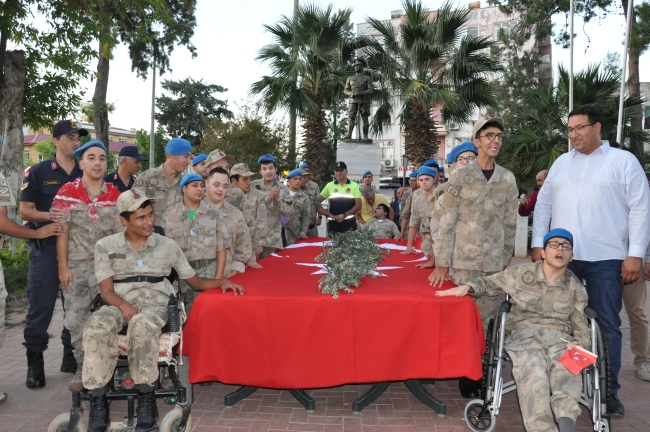 Mersin'de engelli gençler askerlik sevinci yaşadı