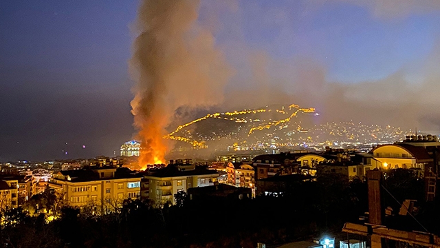 Antalya'da lise yangını