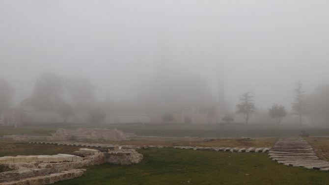 Selimiye Camii sis bulutu altında kaldı