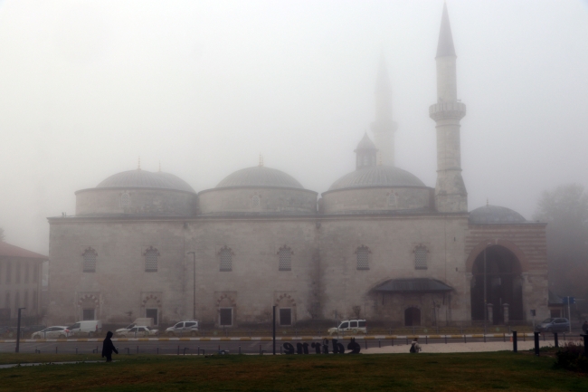 Selimiye Camii sis bulutu altında kaldı