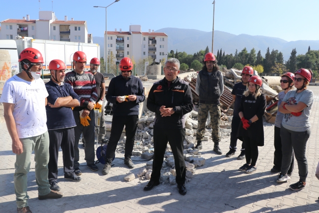 Deprem sonrası İzmir'de gönüllü ordusu ikiye katlandı