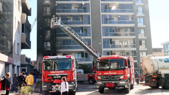 İzmir'de yurt yangını: 5 öğrenci hastaneye kaldırıldı