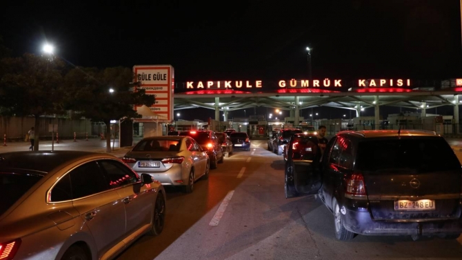 Trakya'daki sınır kapılarında geçişler durdu