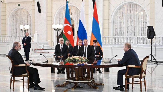 Putin, Aliyev ve Paşinyan, Soçi'de bir araya geldi