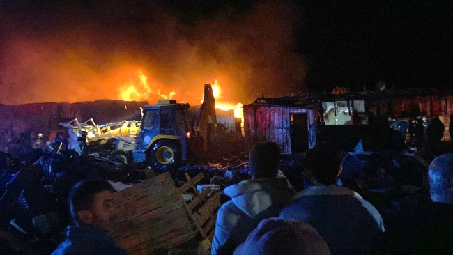 Bursa'da soğuk hava deposunda yangın: 3 yaralı