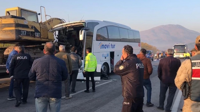 Amasya'da yolcu otobüsü tırla çarpıştı: 1 ölü, 10 yaralı