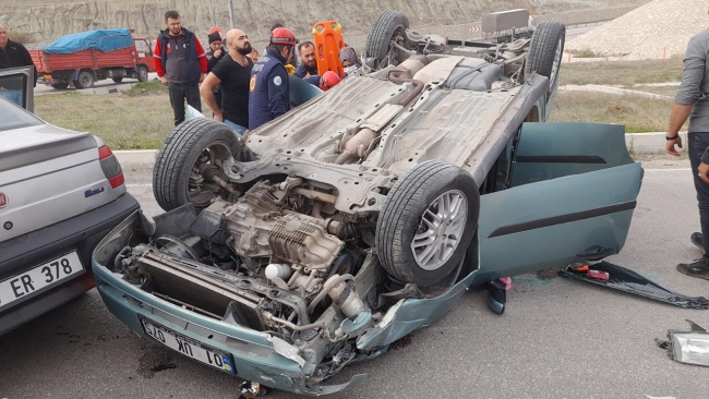 Amasya'da 2 otomobil çarpıştı: 3 yaralı