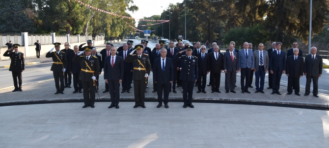 KKTC 39 yaşında… Kutlama etkinlikleri başladı. Lefkoşa Şehitler Anıtı’nda tören düzenlendi