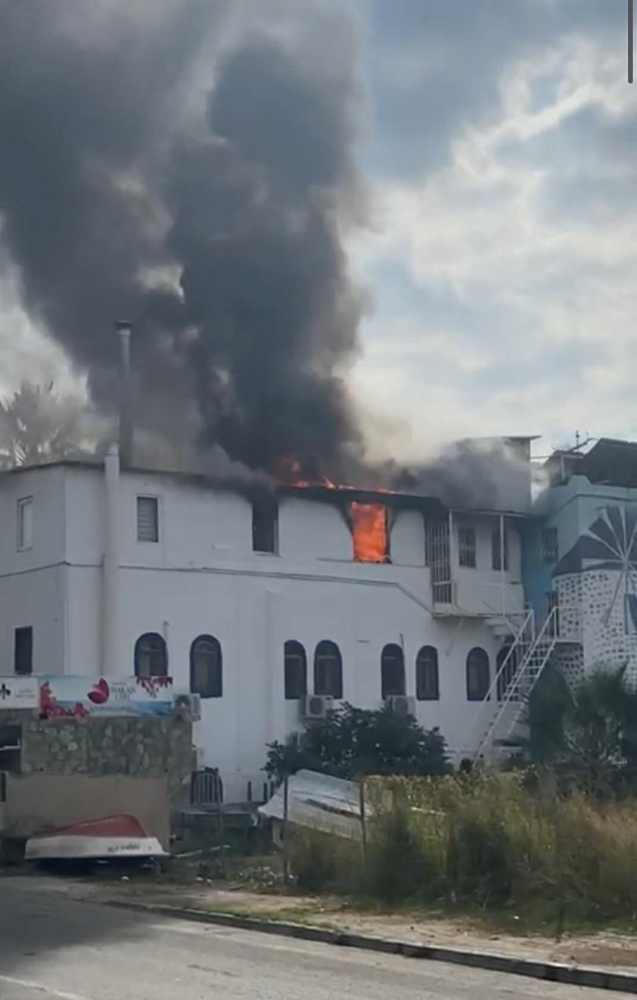 Bodrum'da otelin çatı katında yangın