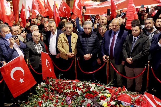 Taksiciler İstiklal'de terörü protesto etti