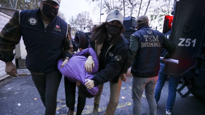 Beyoğlu'ndaki terör saldırısı şüphelileri sağlık kontrolünden geçirildi