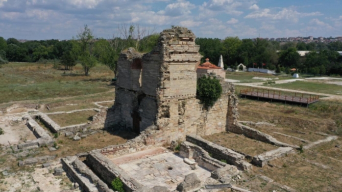 Osmanlı'nın beylikten devlete geçiş sürecinin mimari simgesi: Edirne Yeni Sarayı