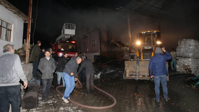 Tokat'ta yangın: İş yeri büyük hasar gördü