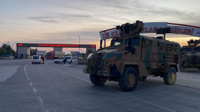 Kilis'te sınır kapısı bölgesine roketli saldırı: 1 asker ve 4 polis yaralandı