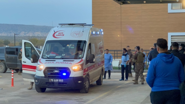 Kilis'te sınır kapısı bölgesine roketli saldırı: 1 asker ve 4 polis yaralandı