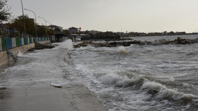 Marmara'da kuvvetli lodos