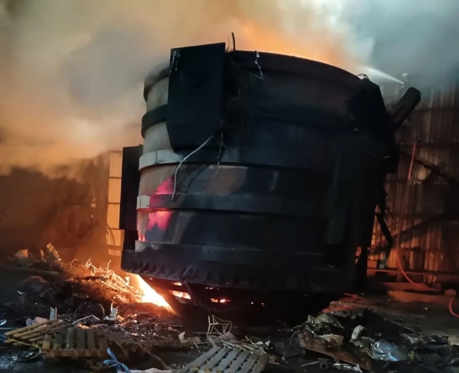 Hatay'da hurda deposunda yangın