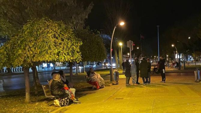 Düzce'deki deprem çevre illerde de hissedildi