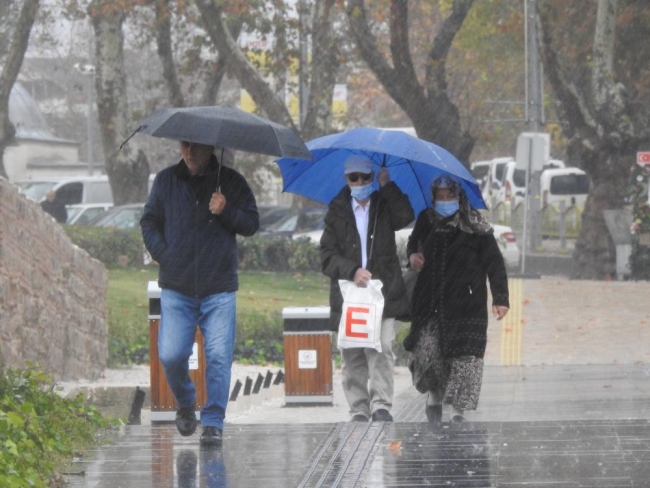 İzmir, Balıkesir, Edirne ve Muğla'yı sağanak vurdu: Yollar göle döndü