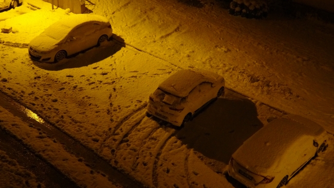 Yüksekova'da kar yağışı etkili oldu