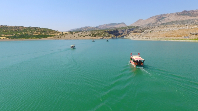 Fırat Nehri'ndeki tur teknelerine takip sistemi kuruldu