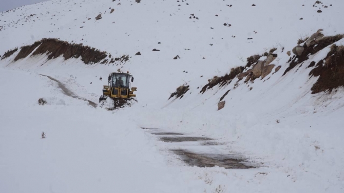 Şırnak’ta kar kalınlığı 1 metreyi buldu