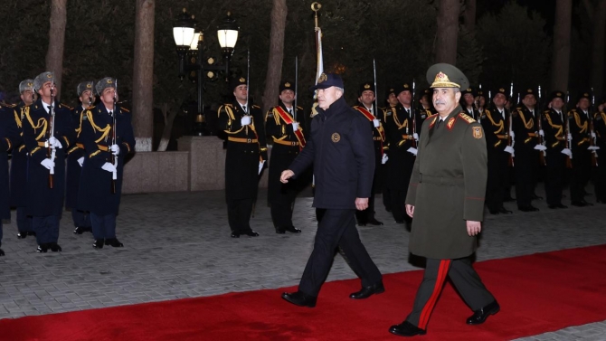 Bakan Akar Azerbaycan'da Mehter Marşıyla karşılandı