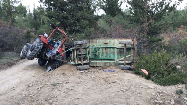 Adana'da römorklu traktör devrildi: 1 ölü, 36 yaralı