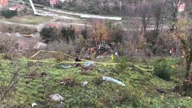 Zonguldak'ta öğrencileri taşıyan servis devrildi: 1 ölü, 18 yaralı