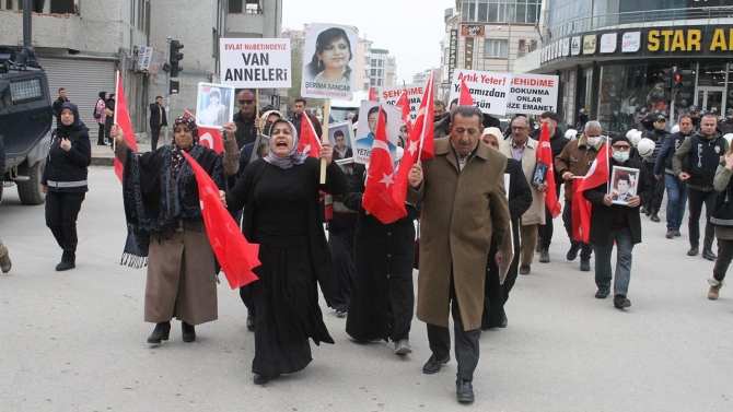 Vanlı aileler evlatları için eylemlerini sürdürdü