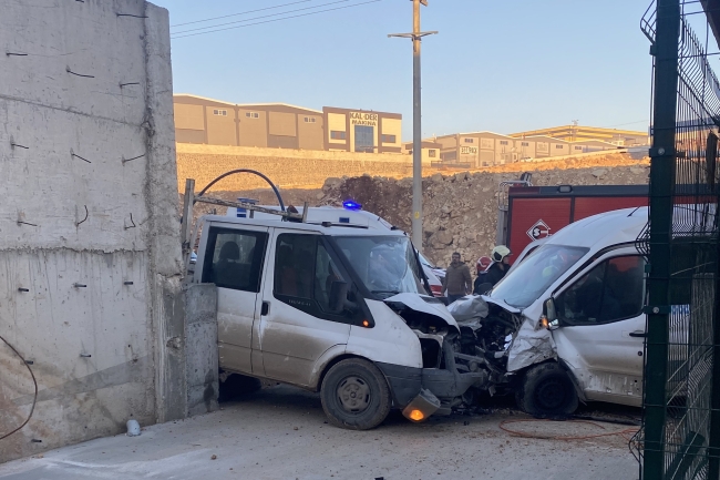 Gaziantep'te kamyonetin altında kalan 2 işçi hayatını kaybetti