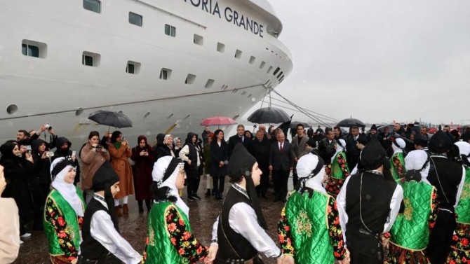 Ordu'ya gelen ilk kruvaziyer 'Astoria Grande' törenle karşılandı