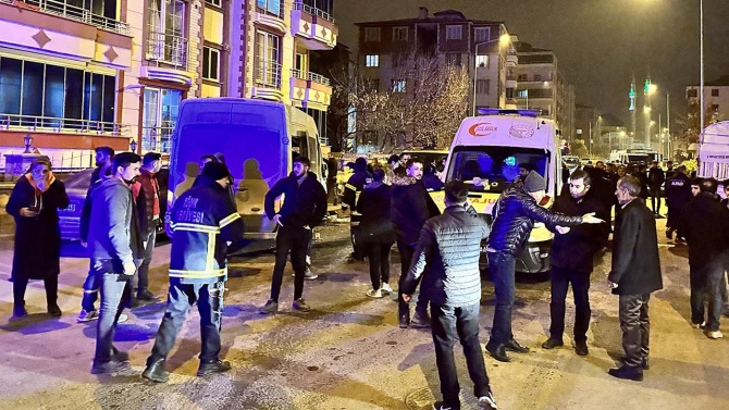 Iğdır'da minibüs ile kamyonet çarpıştı: 13 yaralı