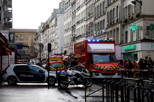 Paris sokakları karıştı: Terör örgütü PKK yanlıları polise saldırdı