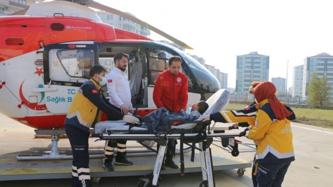 Ambulans helikopter yanık tedavisi gören çocuk için havalandı